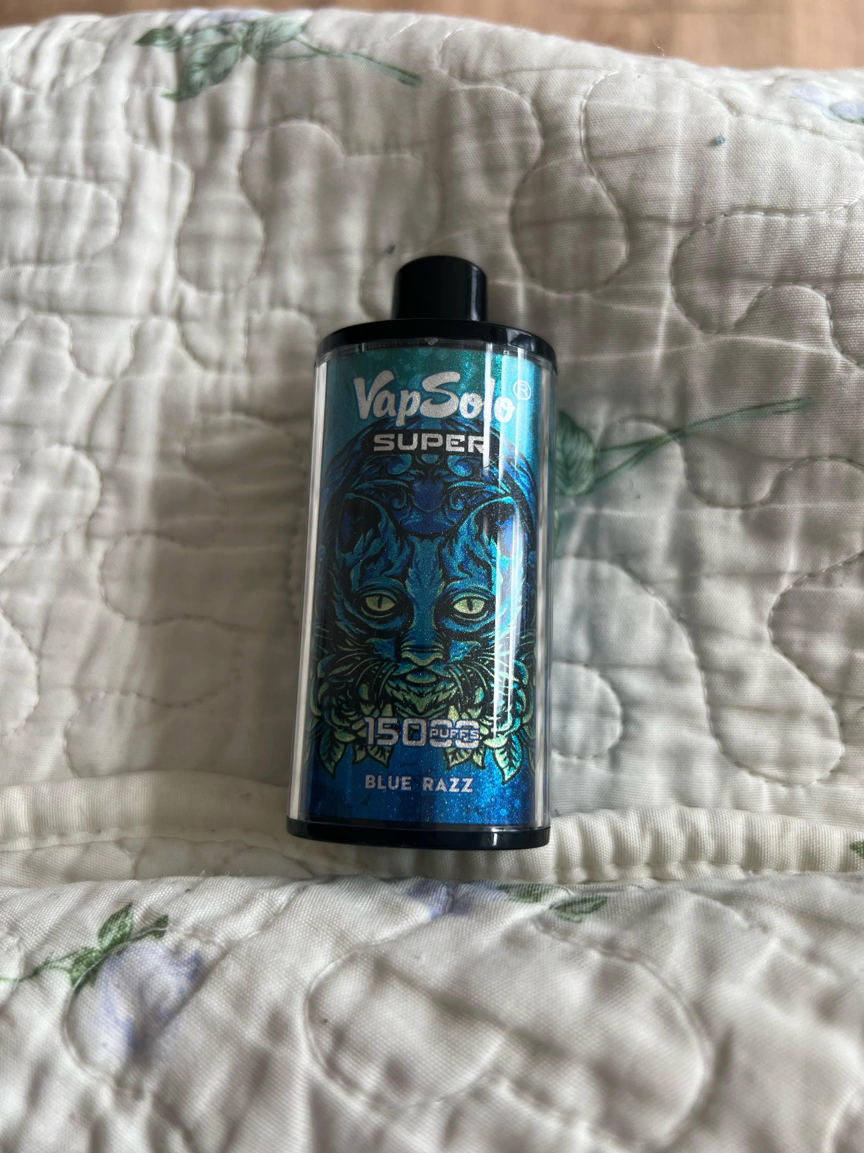 Carla R. - usuaria de vapers desechables y cigarrillos electrónicos